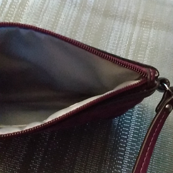 Coach - Picture 3 of 4